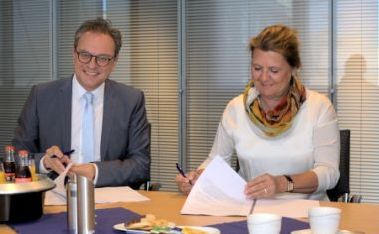 Susanne Liély-Sobania, Geschäftsführerin UTS und Jos Bischoff, Geschäftsführer BCT Deutschland (Bild: BCT Deutschland)
