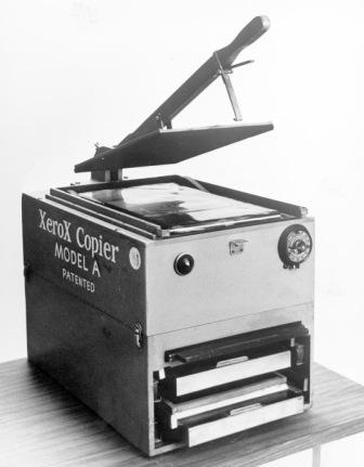 Den ersten kommerziellen Fotokopierer gab es 1949 (Bild: Xerox)