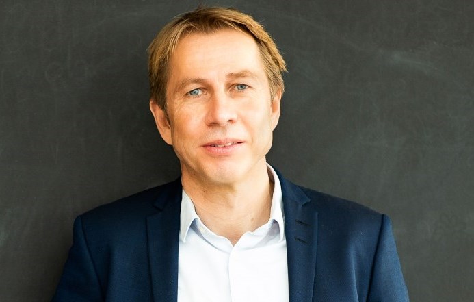 Matthias Lemenkühler, CEO der Xsuite Group, kann sich über positives Geschäftsergebnis freuen (Bild: xSuite Group)