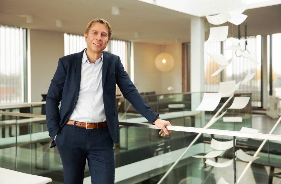 Matthias Lemenkühler, CEO der xSuite Group, zeigt sich mit aktuellen Geschäftszahlen zufrieden (Bild: xSuite Group)