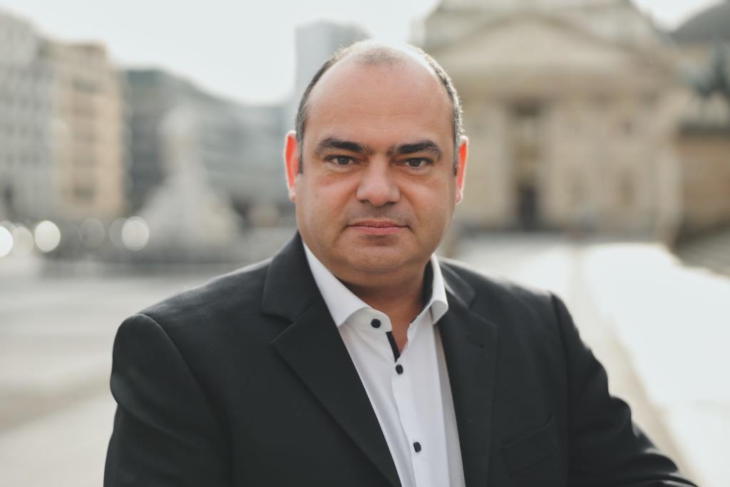 Habib Bejaoui, Vertriebsleiter bei Namirial Deutschland, ist Experte für den Einsatz elektronischer Signaturen im Personalwesen (Bild: Namirial)