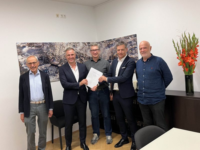 Vertragsunterzeichnung Proalpha und Insiders