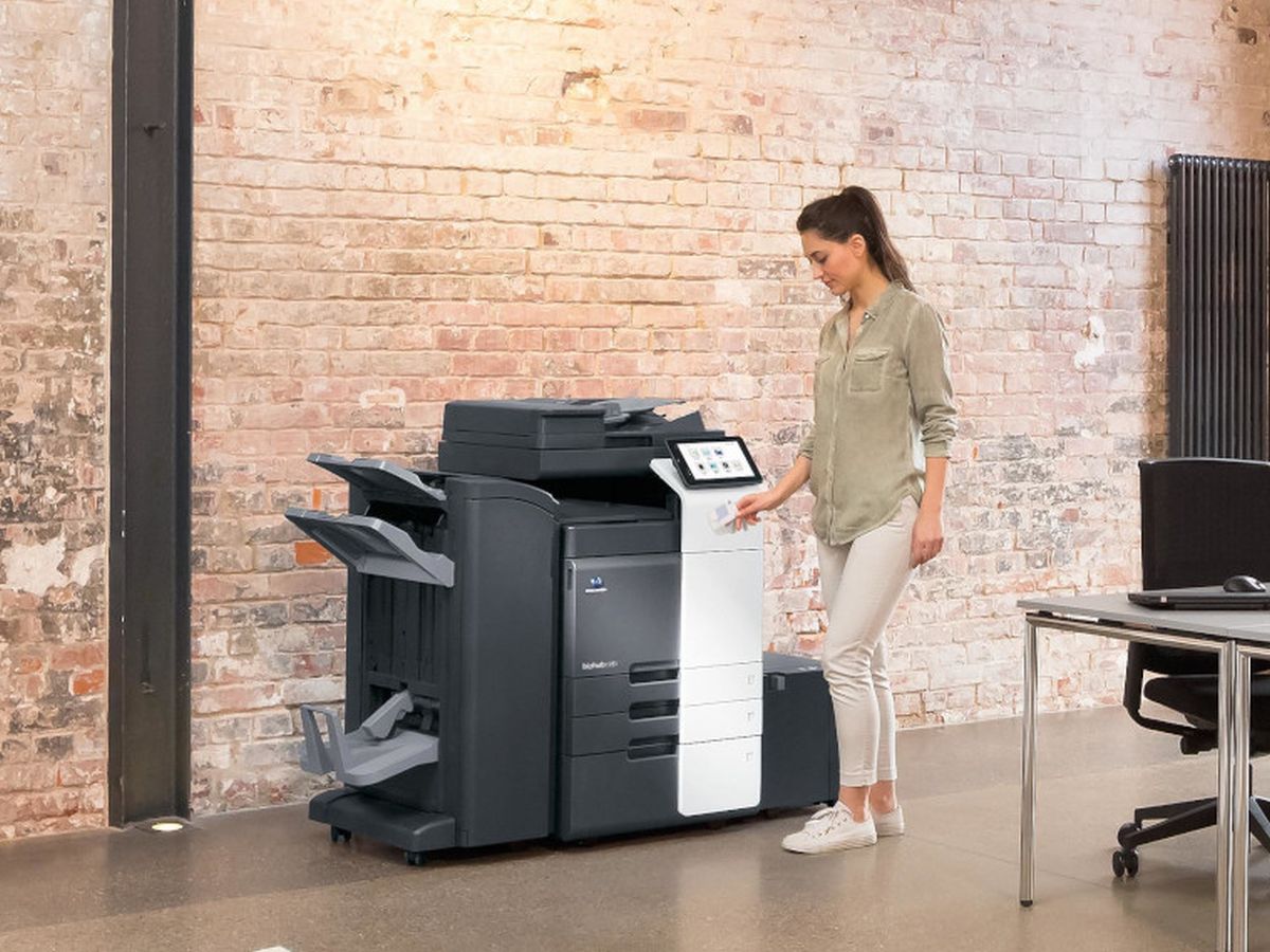 Konica Minolta Multifunktionsgerät der BizHub-Reihe in einem Büro (Bild: Konica Minolta)