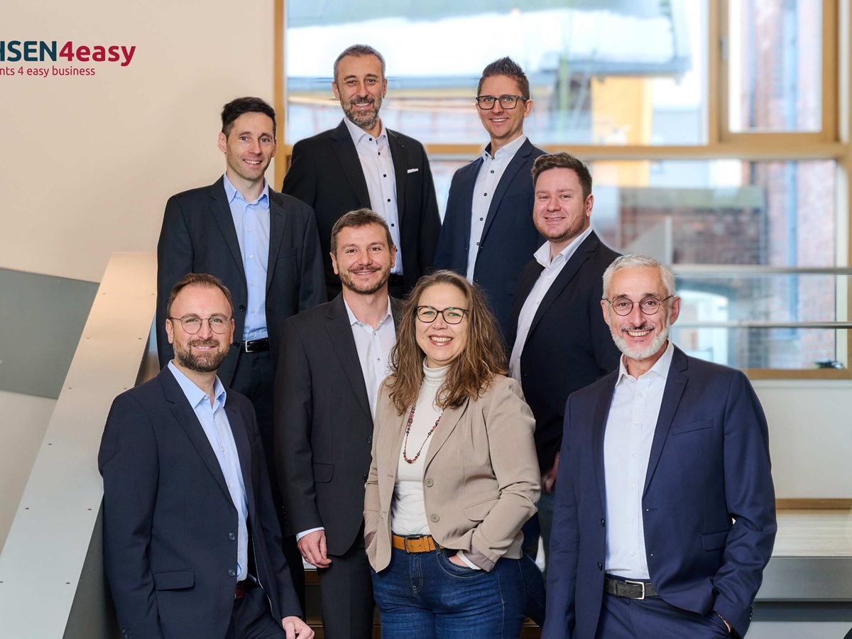 Leitungskreis der HENRICHSEN4easy, Obere Reihe v. l.: Christopher Gaus, Markus Henskes, Marco Philipeit, Daniel Körper. Untere Reihe v. l.: Martin Fecker, Reinhard Eidensburger, Sandra Zeis, Martin Gubo Bild: Henrichsen4easy