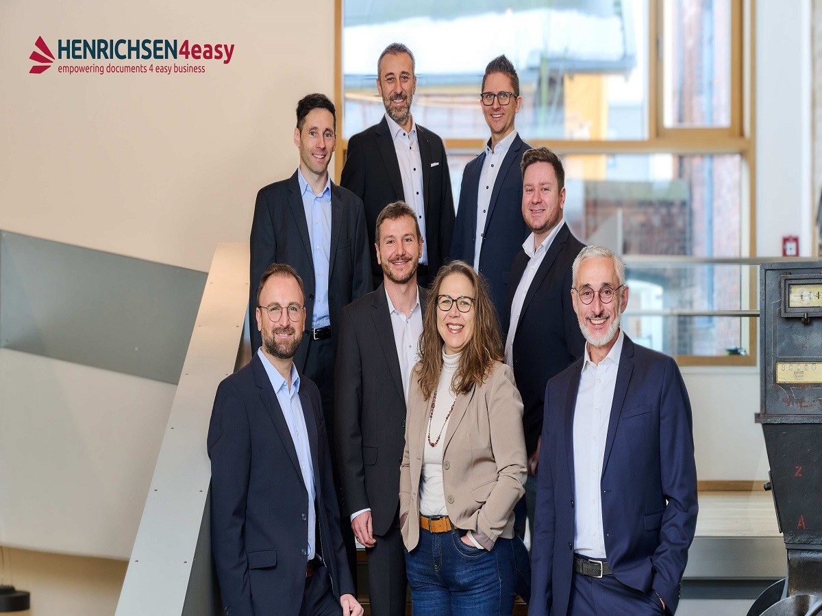 Leitungskreis der HENRICHSEN4easy, Obere Reihe v. l.: Christopher Gaus, Markus Henskes, Marco Philipeit, Daniel Körper. Untere Reihe v. l.: Martin Fecker, Reinhard Eidensburger, Sandra Zeis, Martin Gubo Bild: Henrichsen4easy